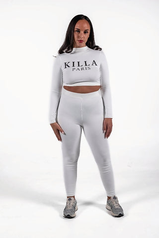 Long-sleeve t-shirt and tight leggings